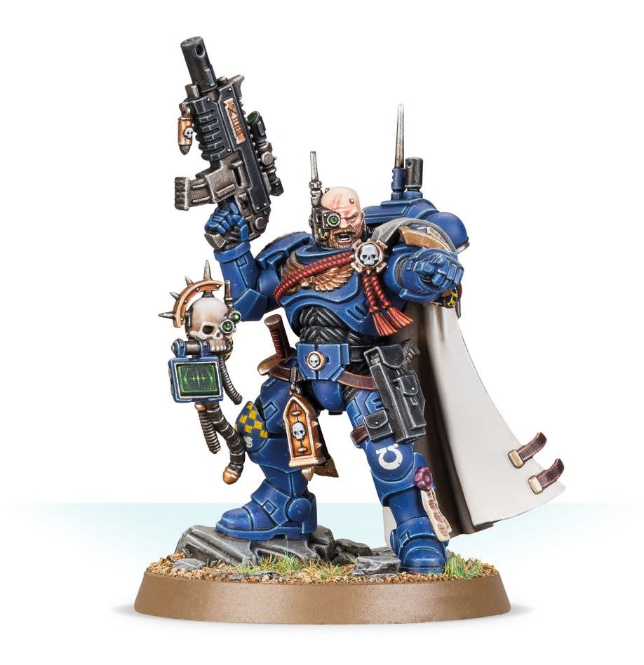 Warhammer 40k: Space Marines - Captain in Phobos Armor