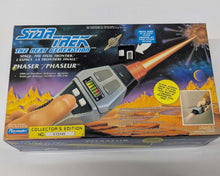 Playmates 1992 Star Trek The Next Generation TNG Phaser (Used, French Box)