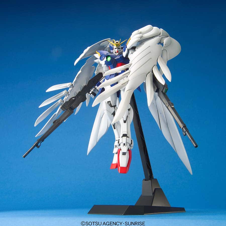 Bandai Mobile Suit Gundam Gundam Wing Endless Waltz: Wing Gundam Zero EW Master Grade 1:144 Scale Model Kit