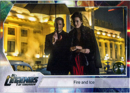 DCs Legends of Tomorrow Rip Hunter Deco Foil Base Parallel Chase Card 09